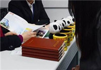 賣房留學(xué)月薪五千，出國(guó)到底值不值？