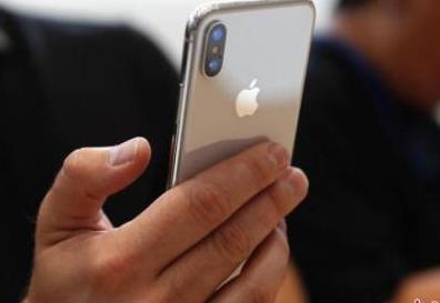 愛手機(jī)多于愛孩子？家長應(yīng)設(shè)親子時間